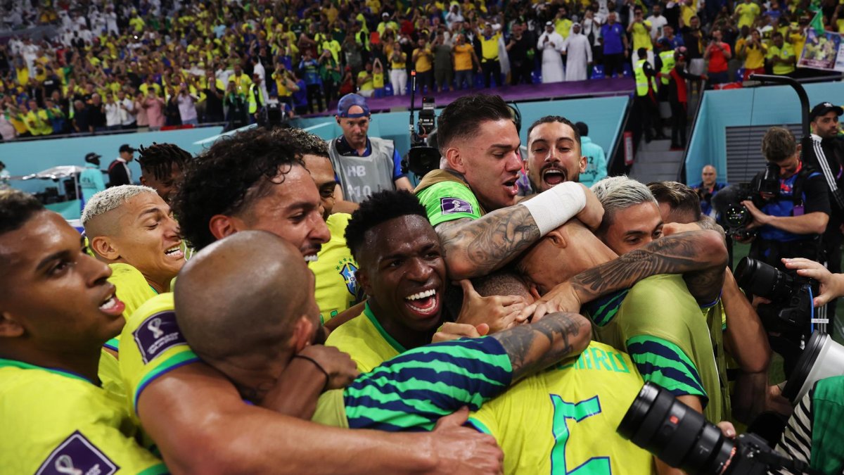 Brasil celebra su gol.