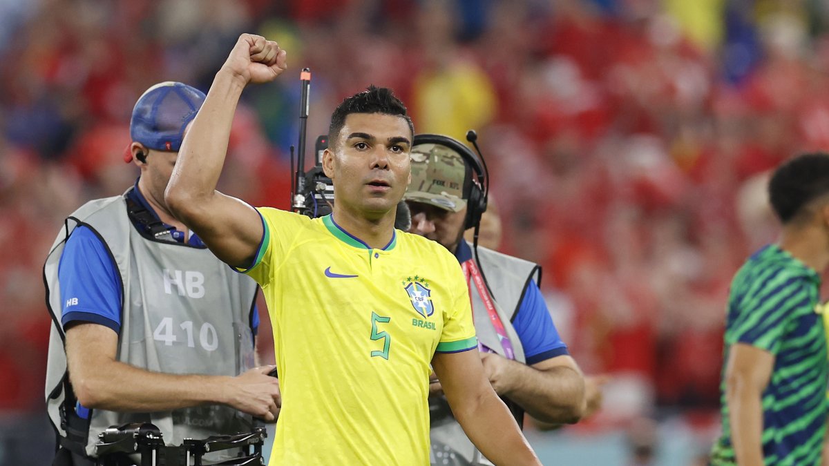 Casemiro pide 'mano dura' de las autoridades de LaLiga ante los gestos racistas que recibió su compañero de selección Vinícius.