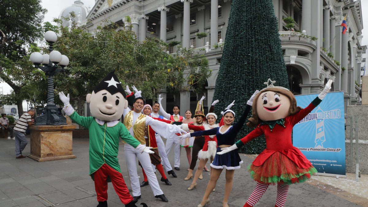 A partir del 1 de diciembre próximo, la Plaza de la Administración permanecerá encendida.