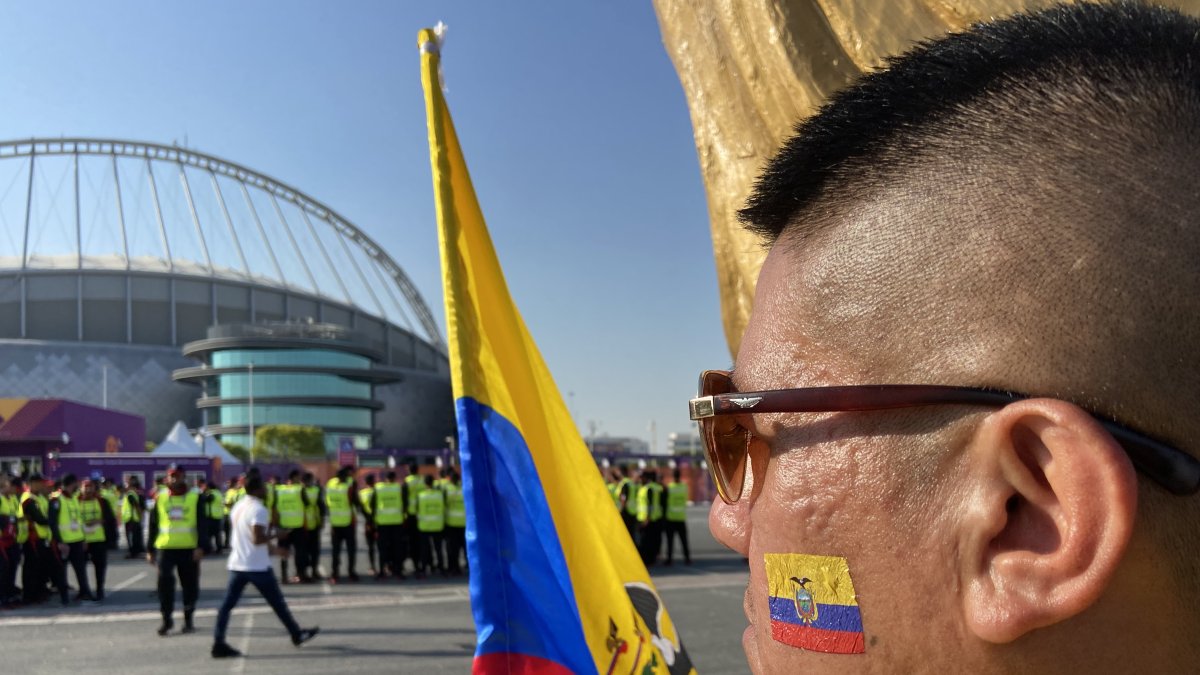 José Díaz es un hincha ecuatoriano que reside en Italia y está en Qatar, donde aspira a quedarse al menos una semana más si la Tri se mete a la siguiente fase.