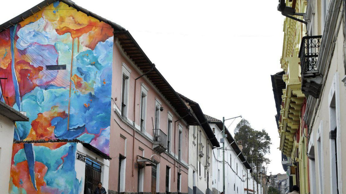 Escena. Algunas fachadas del centro de Quito se han transformado en ‘lienzos’.