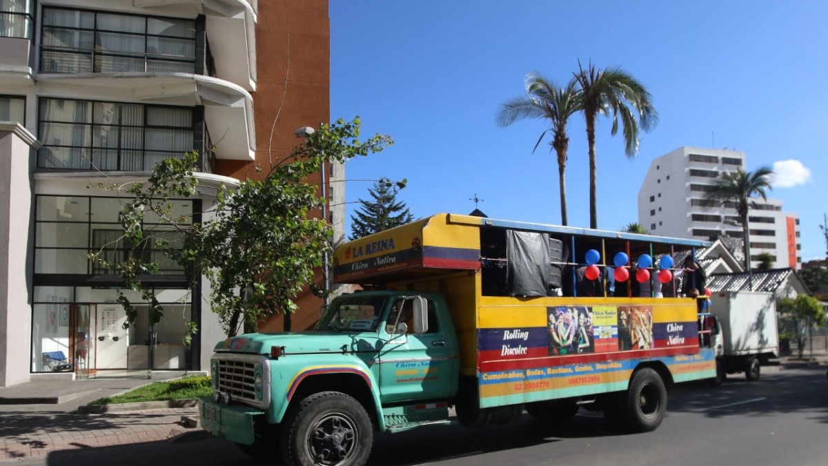 Circulación. La restricción aplica para ‘chivas’ con o sin pasajeros en el perímetro definido.