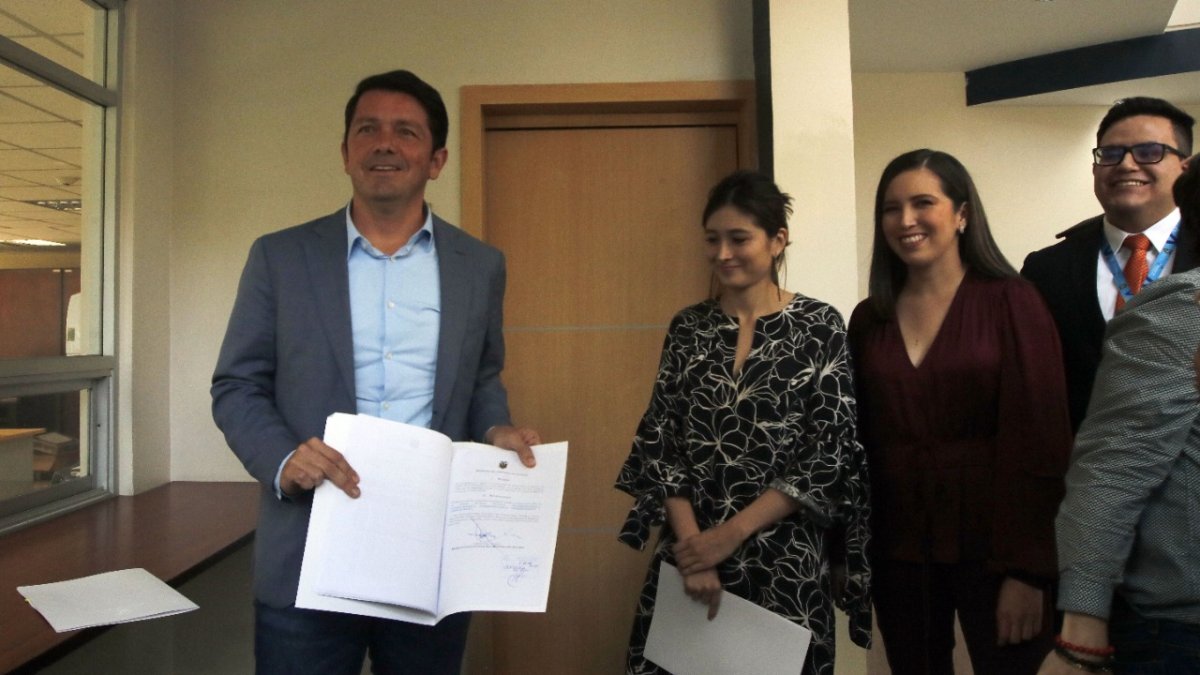 El 31 de octubre el ministro de Gobierno, Francisco Jiménez, insistió ante la CC con la consulta sobre el papel de los militares en seguridad.