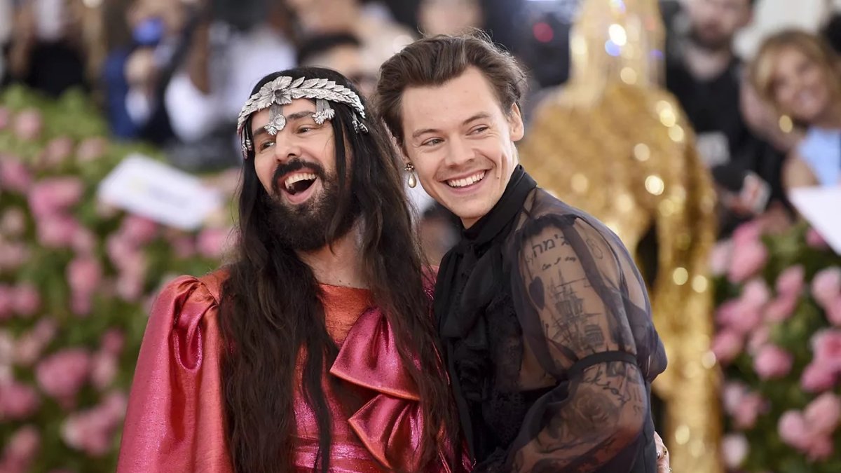 Alessandro Michelle junto a Harry Styles en la alfombra roja de la Met Gala 2019