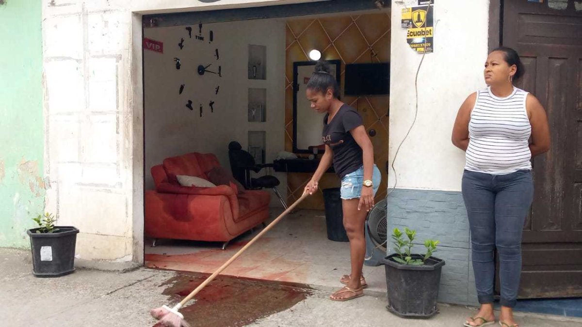 Esmeraldas. El ataque ocurrió dentro de un local del barrio Codesa.