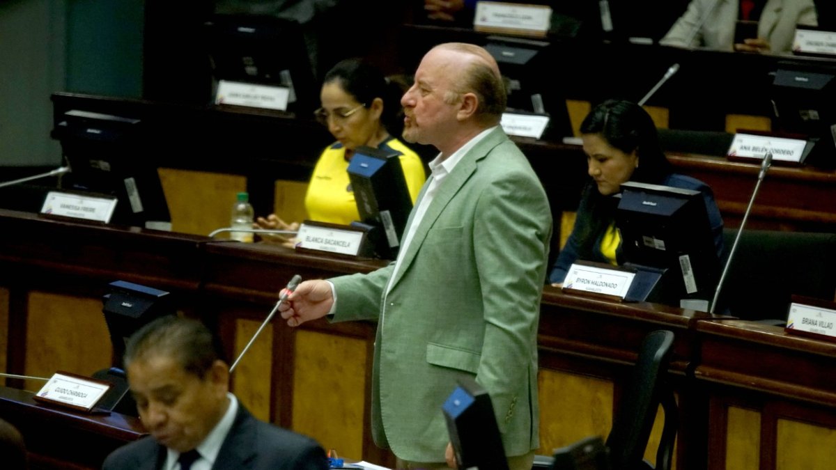 Sesión. En la reinstalación de la sesión más de 20 asambleístas participaron, en su mayoría cuestionaron.