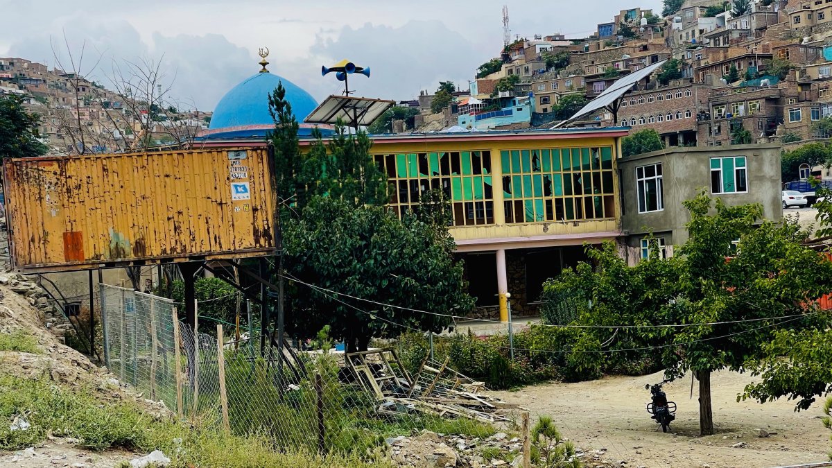 Imagen de archivo de una mezquita afectada por un ataque con bomba en Afganistán.