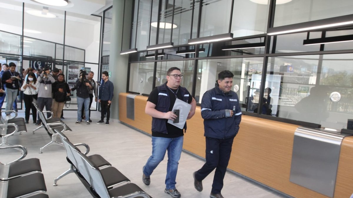 Ventanillas de atención al público completamente rehabilitadas, fueron destruidas por el incendio perpetrado en el 2019.