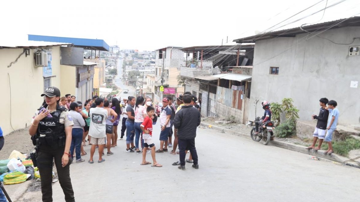 Policías llegaron al sector para recabar los indicios de este caso