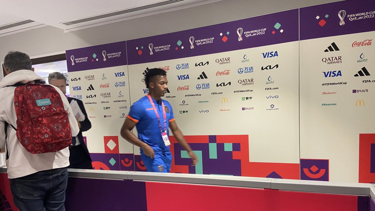 El paso de Djorkaeff Reasco por la zona mixta lo dice todo. La tristeza con la que se retiraron los tricolores luego de la eliminación ante Senegal fue generalizada.