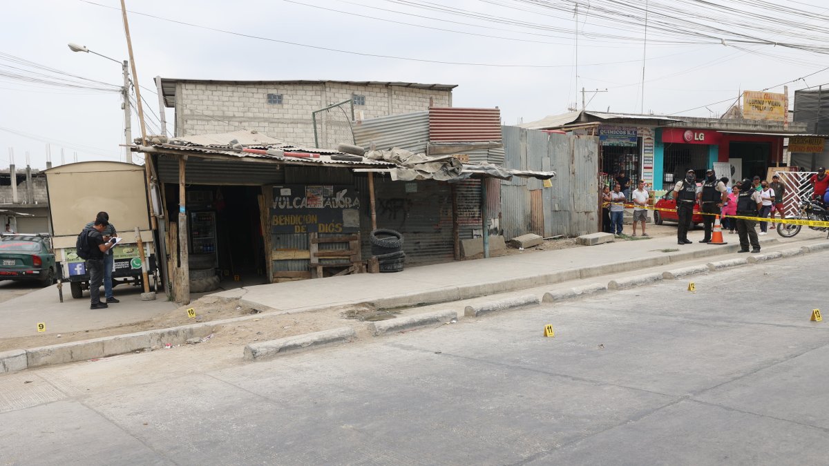 Guayaquil. El primer punto donde atacaron los criminales fue esta vulcanizadora. Una persona murió.
