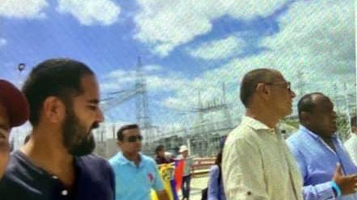 Chorrillos. Leandro Norero (de barba) y Jorge Glas coincidieron en la inauguración de la subestación eléctrica el viernes 19 de mayo de 2017, en Guayaquil.