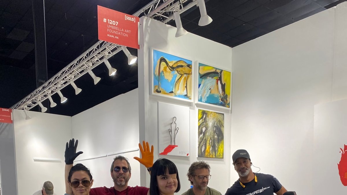 Miami. La activista Ana Olema (i), junto a artistas cubanos.