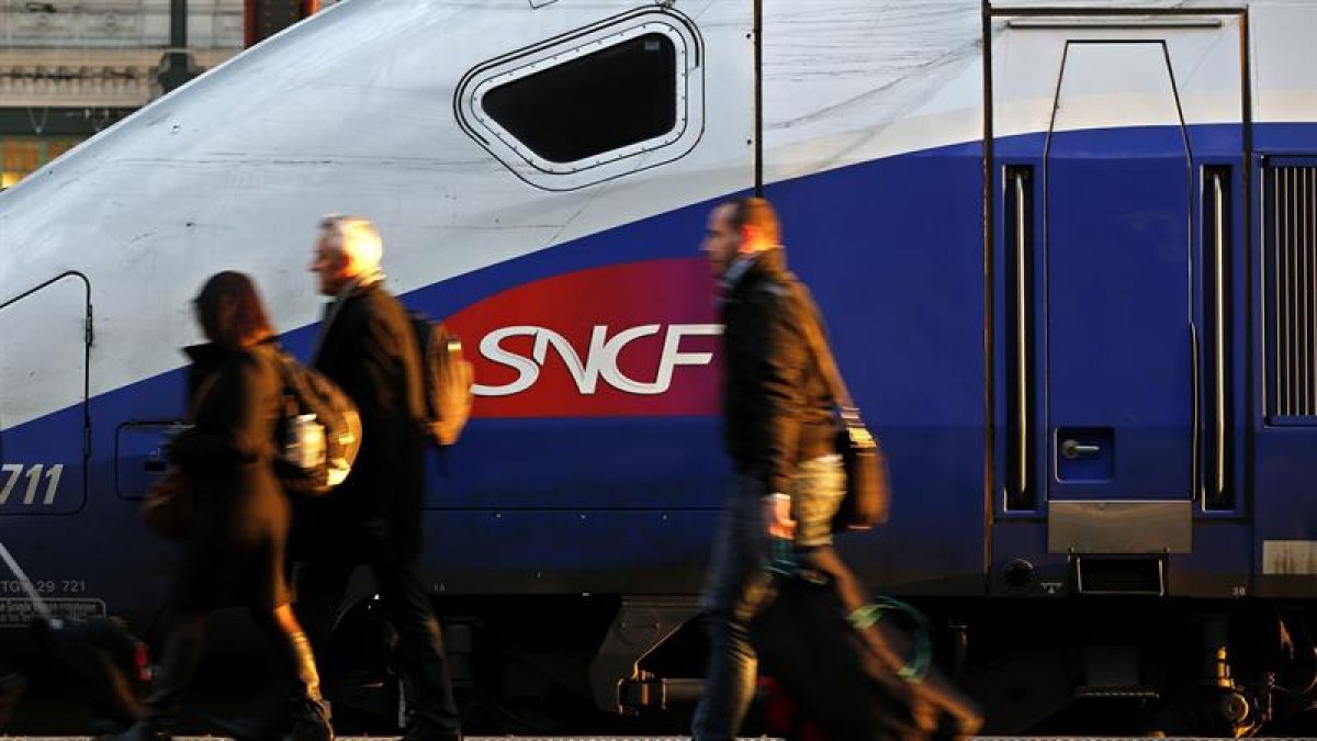 Revisores de la compañía ferroviaria francesa SNCF, han obligado a parar el 60 % de los trenes 