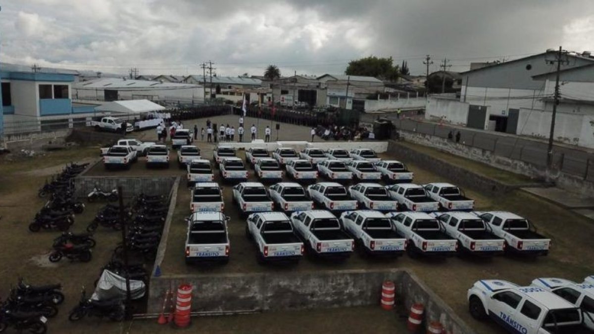 Entrega. Al menos 60 vehículos fueron entregados a los agentes civiles.