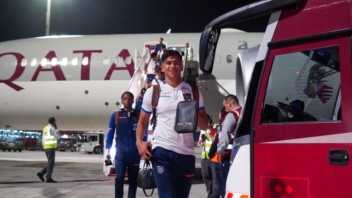 Los seleccionados fueron divididos en dos grupos para el regreso desde Catar a Ecuador, tras quedar fuera del Mundial.