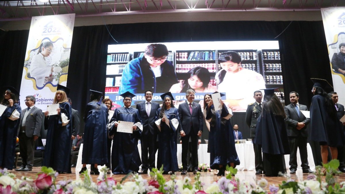 Ceremonia. Los estudiantes llegaron al auditorio Miguel Iturralde.