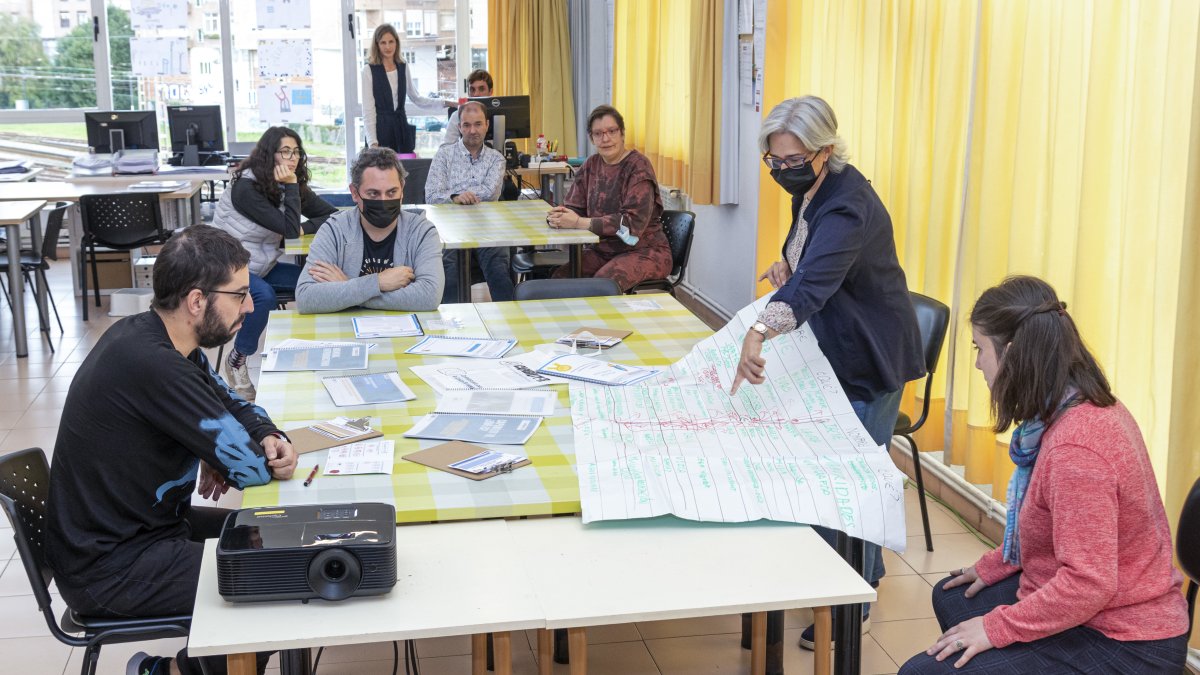 La asociación Amica,está poniendo en marcha un banco del tiempo en el que los participantes intercambiarán servicios y habilidades EFE