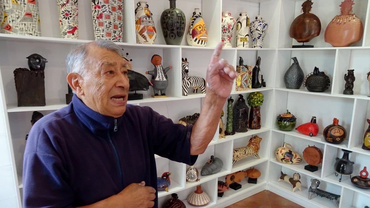 Taller. En su taller exhibe toda su producción. 2. Oficio. El artista en pleno trabajo creativo.