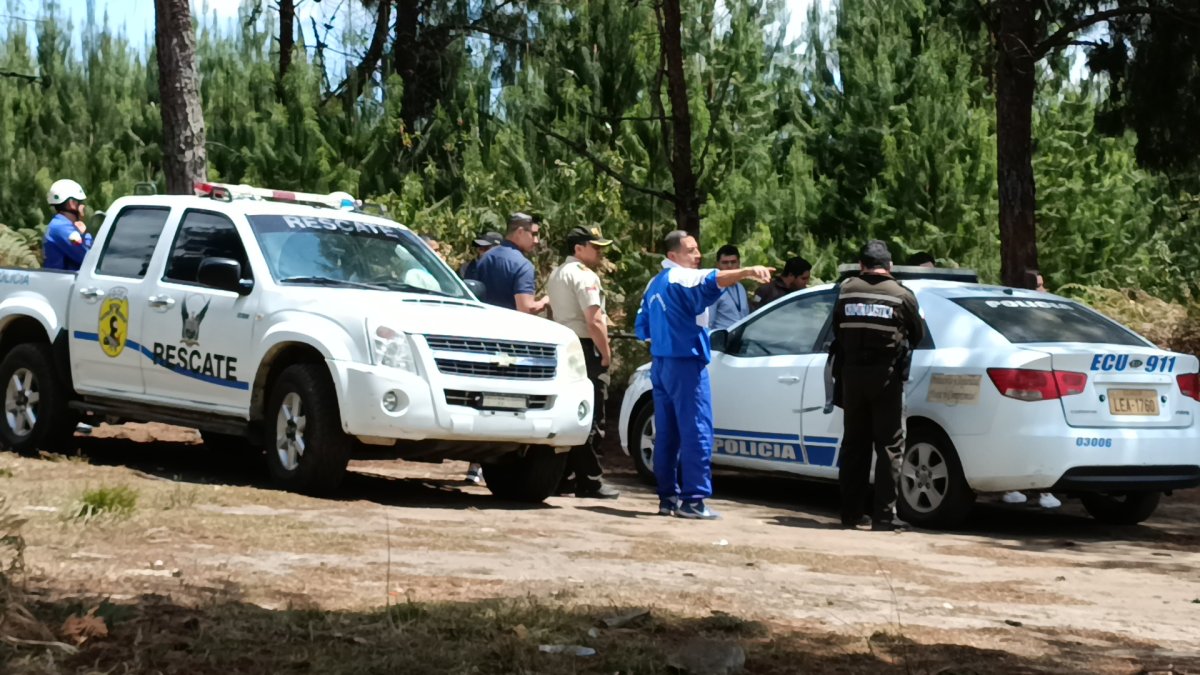 Loja. Investigadores de la Policía recorren lugar del hallazgo.
