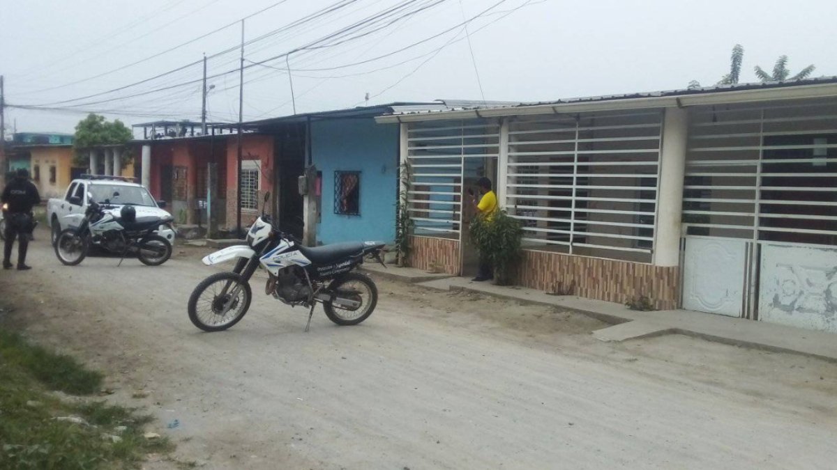 Dato. El atentado se perpetró contra un funcionario del Municipio de Quinindé después de la detonación de explosivos.