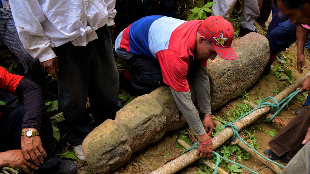 Santa Elena. Uno de los dos monolitos extraídos en zonas de montaña.