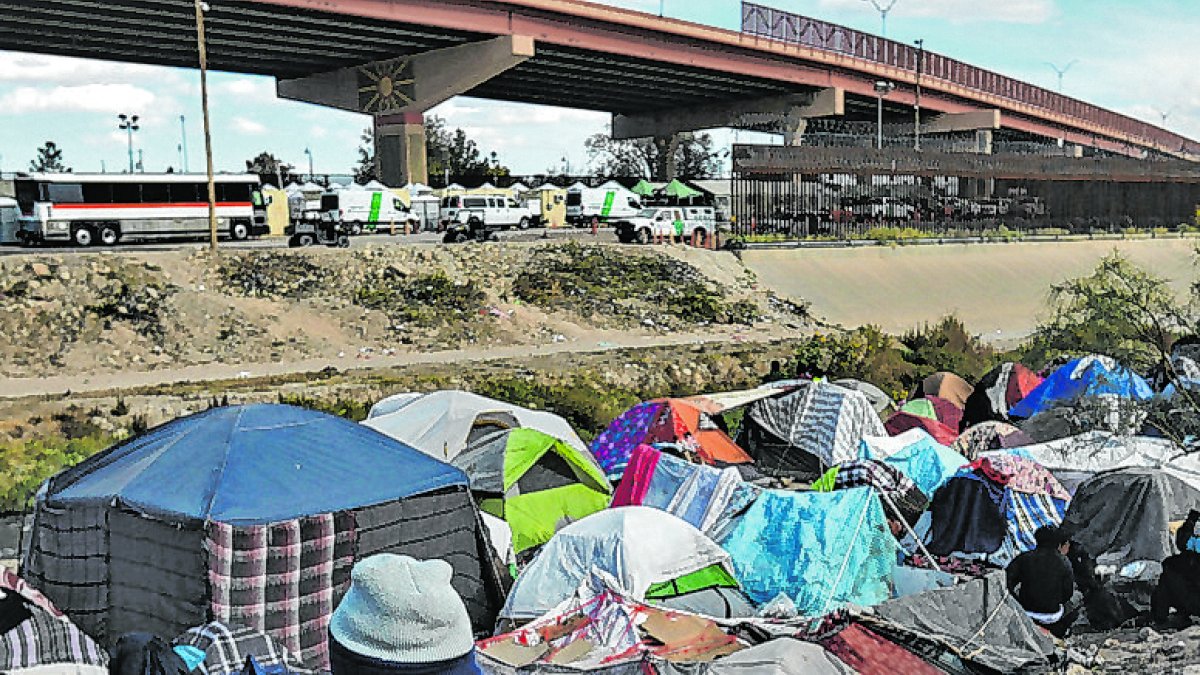 Migrantes. Postal de uno de los puntos entre México y Estados Unidos.