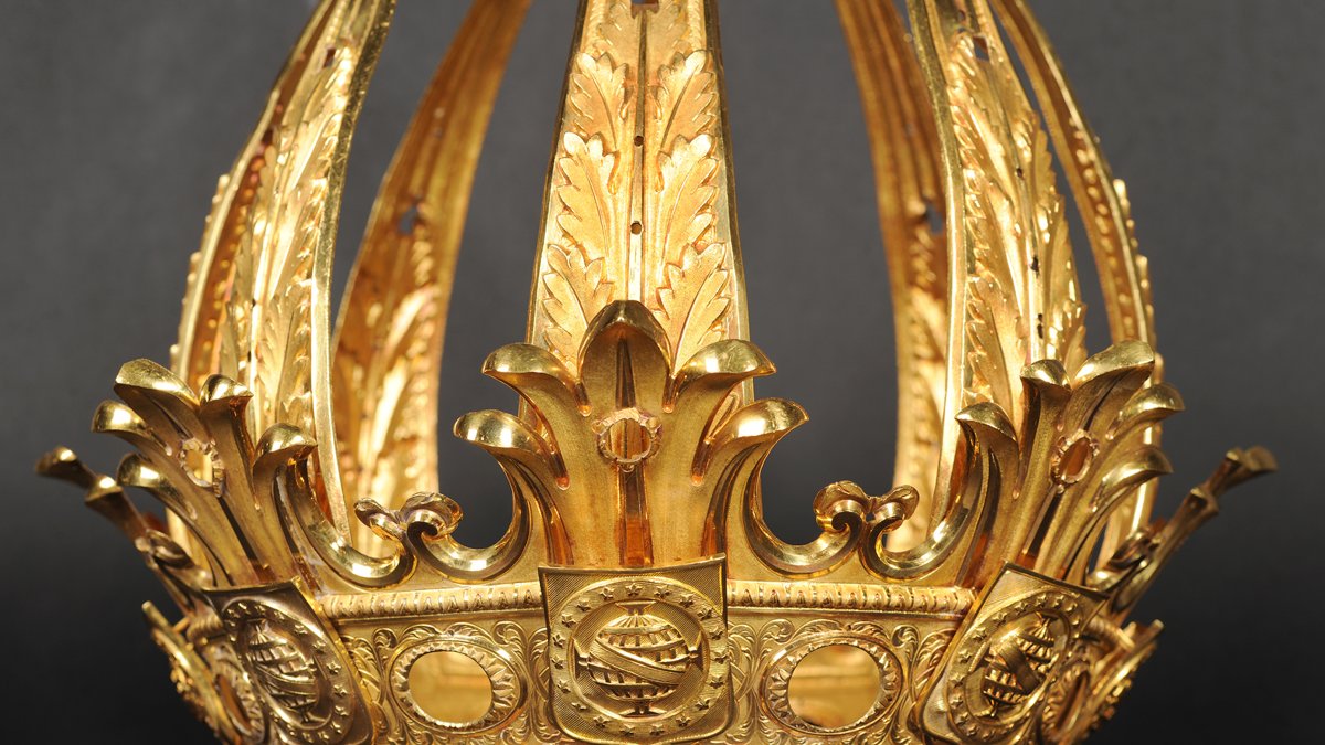 Joyas. El Museu Imperial de Petropolis, en Río de Janeiro, exhibe la riqueza relacionada con la coronación. Un detalle de la corona.
