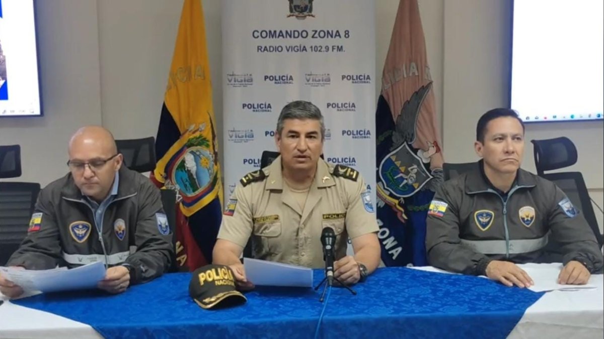 Detalles. El comandante (e) de la Zona 8, Fabary Montalvo, informó del rescate del chileno.