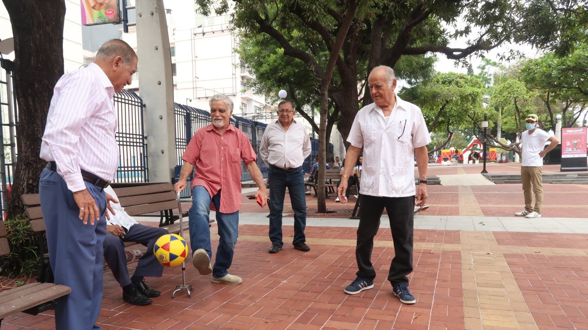 Amistad. Hay amigos que quieren, de forma permanente, tener opciones para divertirse en el centro.