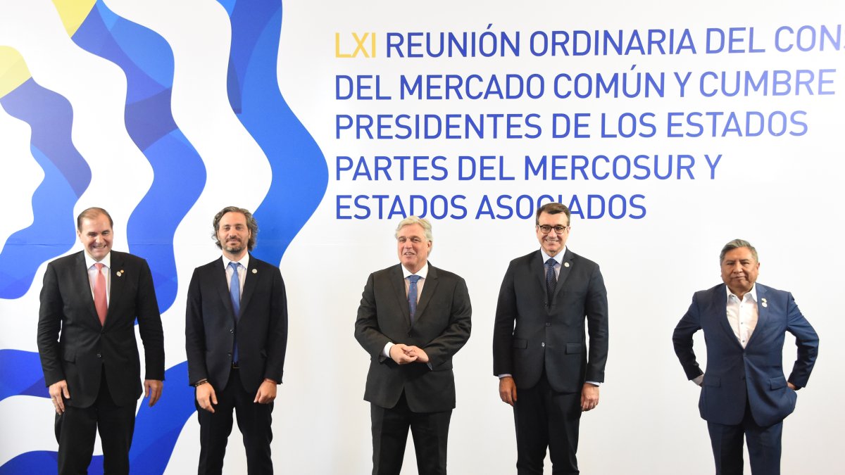 Cita.- Los ministros de Relaciones Exteriores de Paraguay, Julio Arriola; Argentina, Santiago Caffiero; Uruguay, Francisco Bustillo; Brasil, Carlos França, y Bolivia, Rogelio Mayta,  en la cita del Mercosur 