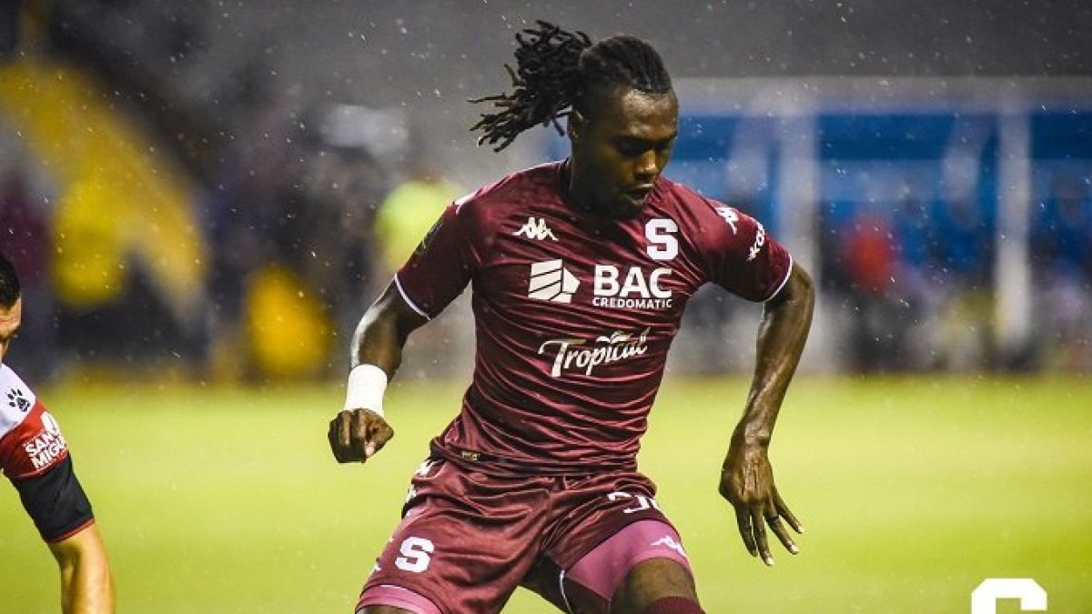 David, de 32 años, viene del Saprissa y es seleccionado de Trinidad y Tobago.