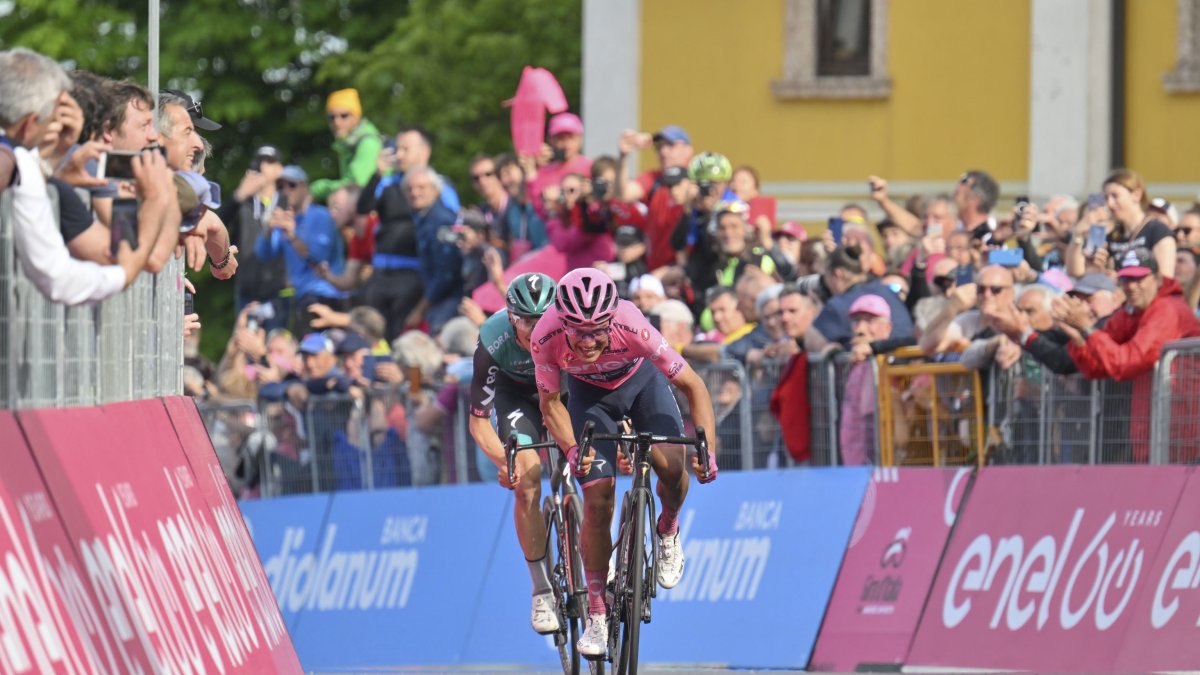 Campaña. La Locomotara del Carchi este año fue segundo en el Giro de Italia y ganó tres etapas en la Vuelta a España, donde terminó como Rey de la Montaña.