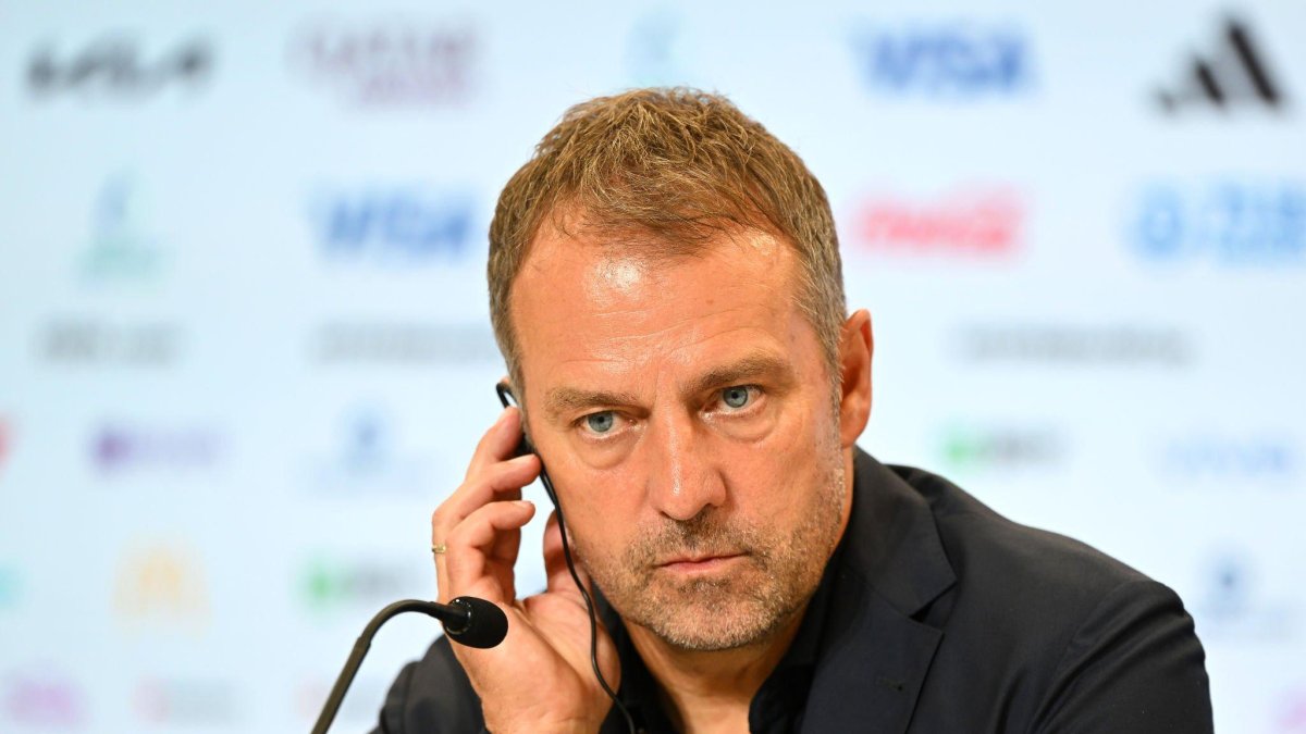 Hans Flick mostró su pesar por la salida de OIiver Bierhoff de la selección alemana.