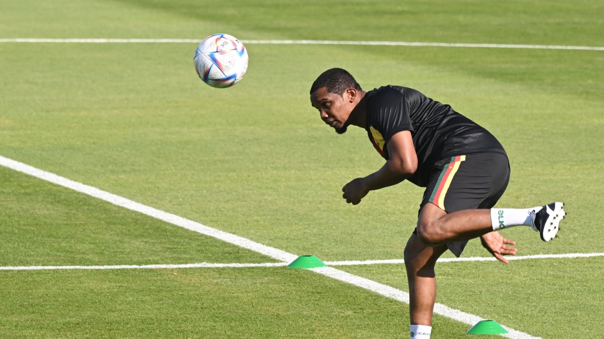 Samuel Eto'o, presidente de la Federación de Camerún, nuevamente inmiscuido en problemas. Esta vez sí con sanción.