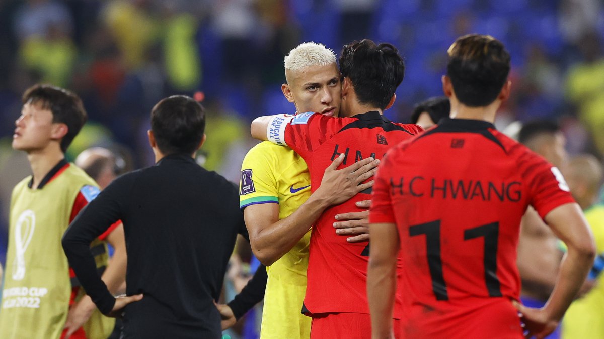 Los jugadores coreanos tuvieron que aceptar al superioridad brasileña.