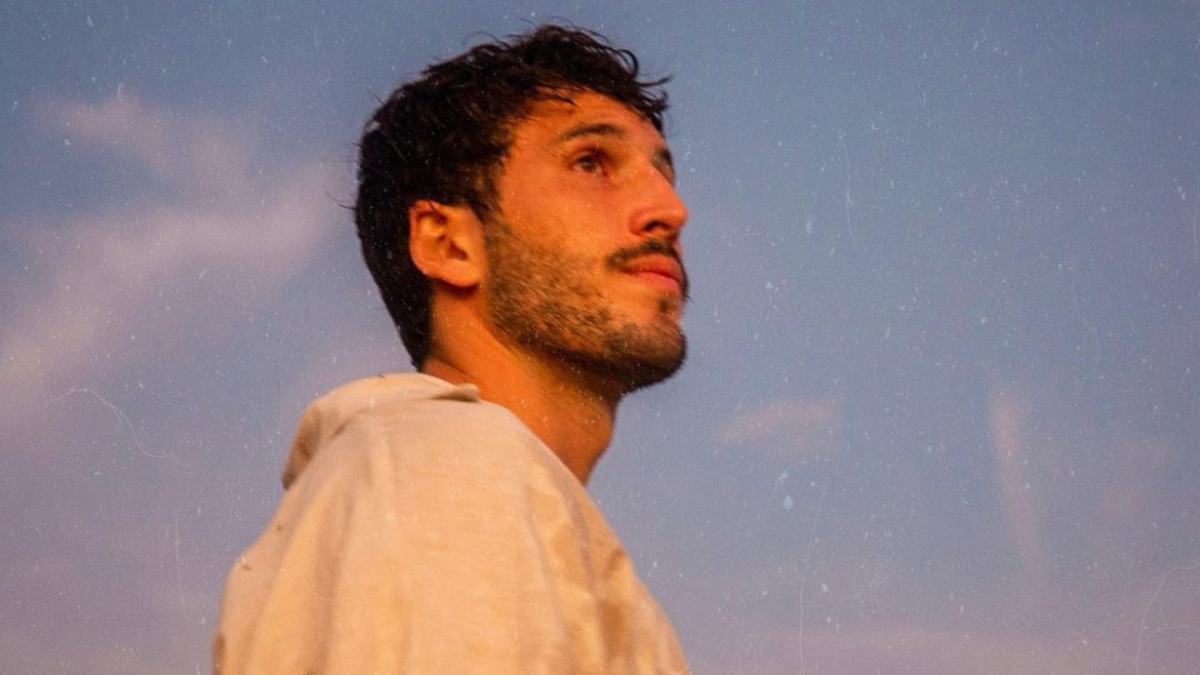 A 30 minutos del estreno en Youtube, el video ya alcanza más de 10 mil reproducciones.