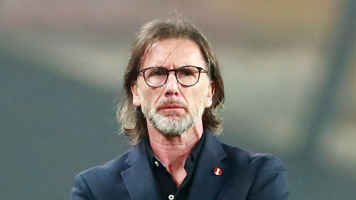 Aunque muchos fanáticos quisieran ver a Gareca en el banquillo de la Tri, hoy en la FEF no lo ven viable.