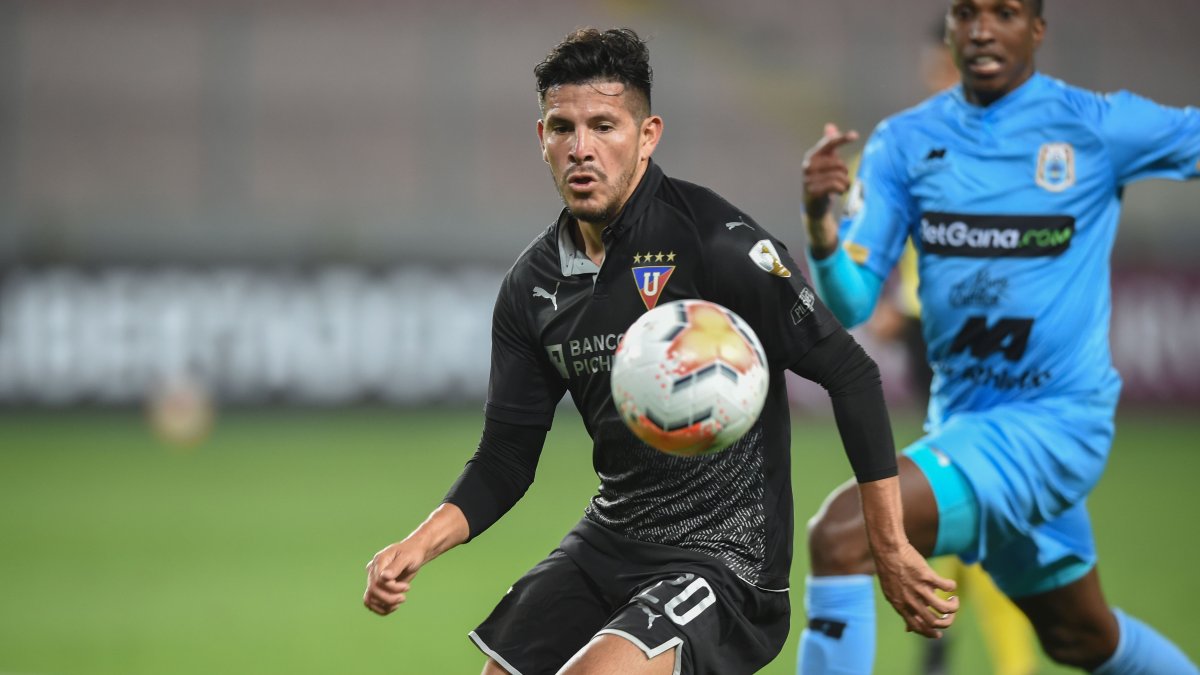 El defensor ecuatoriano llega proveniente de Liga Deportiva Universitaria de Quito. 