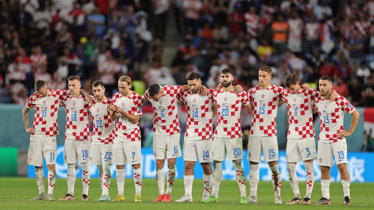 Los jugadores de Croacia, durante la tanda de penaltis contra Japón, por los octavos de final del Mundial de Qatar.