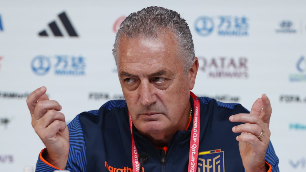 Gustavo Alfaro, entrenador argentino, en rueda de prensa durante el Mundial de Qatar 2022.