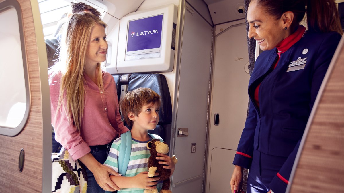 Capacitación .- El personal de Latam se capacitó en cómo atender a personas con autismo.