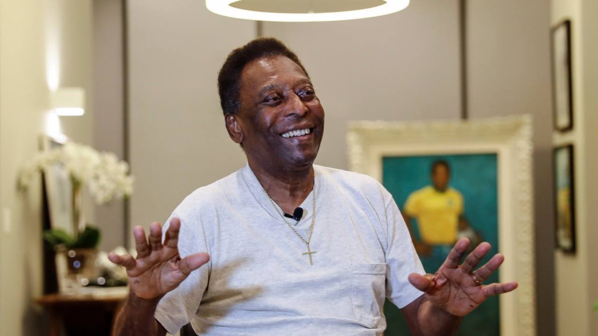 Pelé, uno de los mejores futbolistas de la historia, está delicado de salud debido al cáncer.