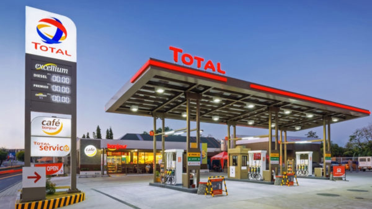 Estación.- Una gasolinera de la empresa Total.
