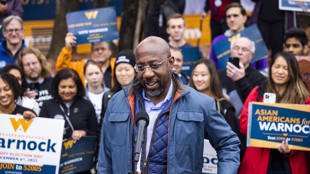 El demócrata Raphael Warnock ganó las elecciones en, Georgia (EE.UU.), este 6 de diciembre de 2022. /Jim Lo Scalzo