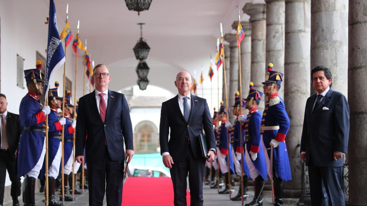 Mayorkas llegó acompañado del Embajador de EE.UU. en Ecuador,  Michael J. Fitzpatrick.