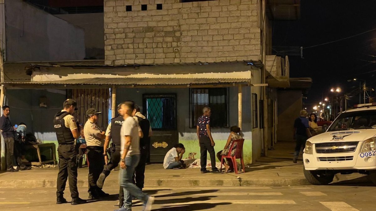 Machala. Washington Bravo fue hallado en la entrada de una casa.