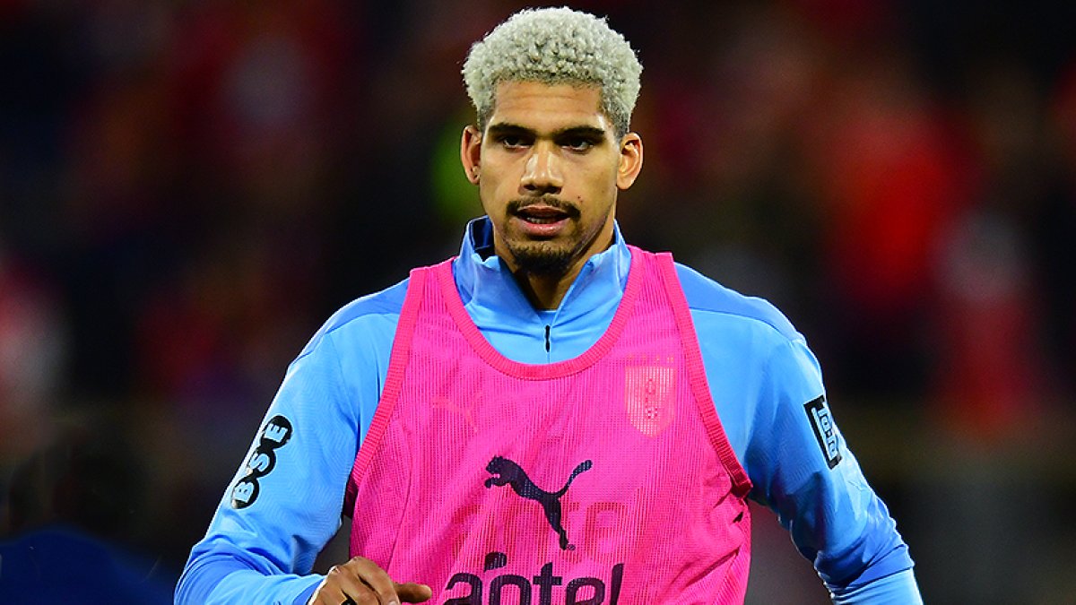 Ronald Araujo, defensor uruguayo, no sumó minutos en Qatar 2022 debido a una lesión.