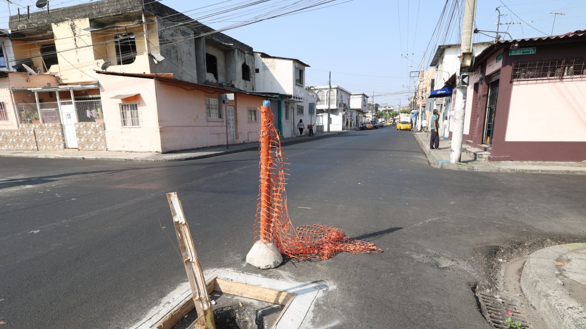 En el Barrio del Seguro se lleva más de un mes sin tapa de alcantarillado.