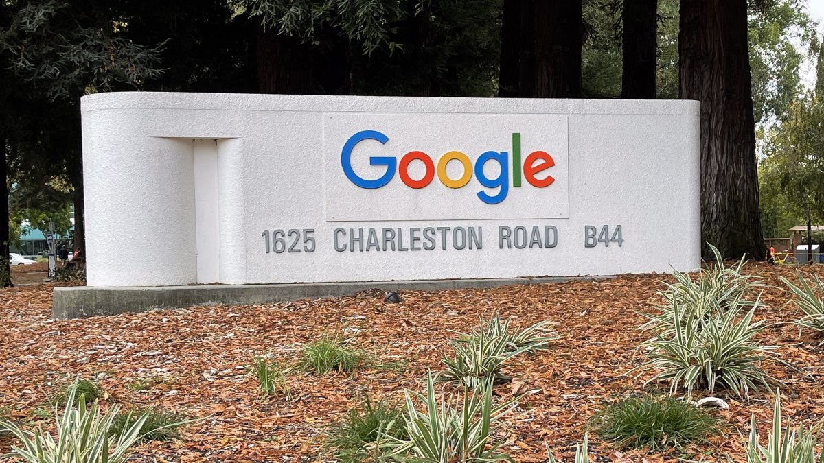 Alphabet planea mantener la aplicación Waze, -que adquirió en 2013 por 1,1 mil millones de dólares- como servicio independiente, de acuerdo con el Wall Street Journal. Imagen de archivo.